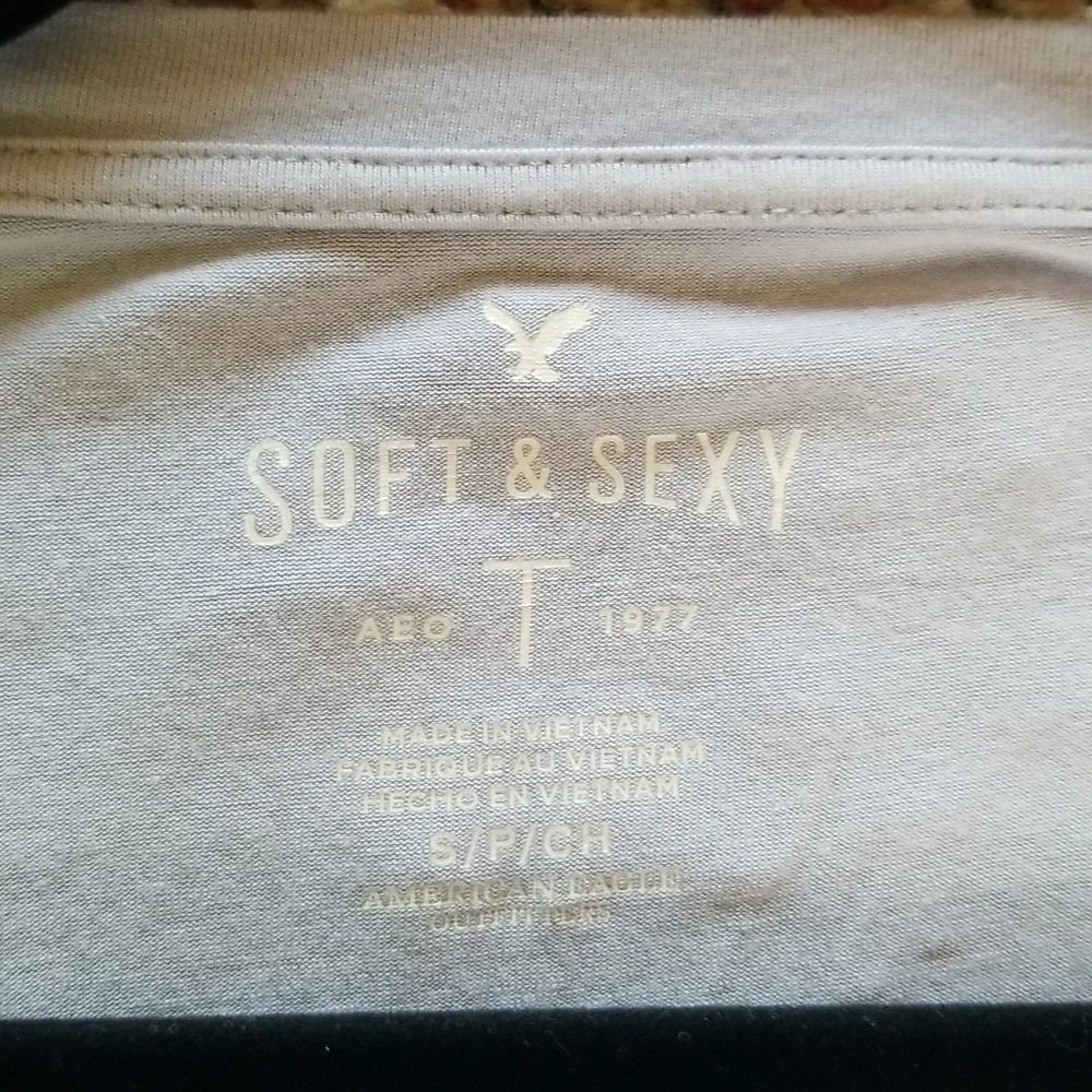 T-Shirt - Picture 2 of 4